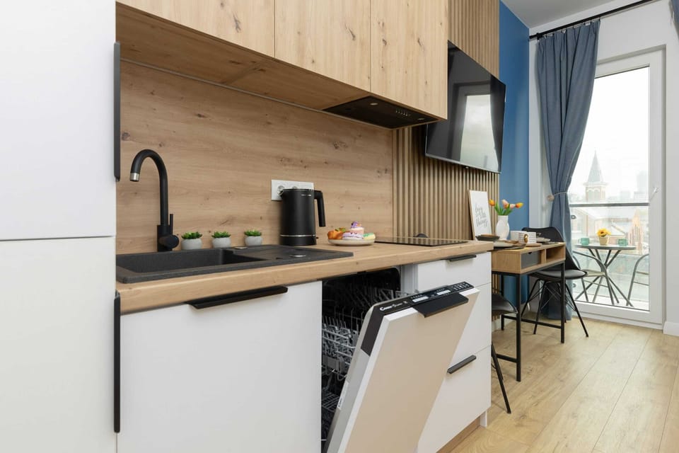 Kitchenette with plenty of kitchen utensils and dishes. 