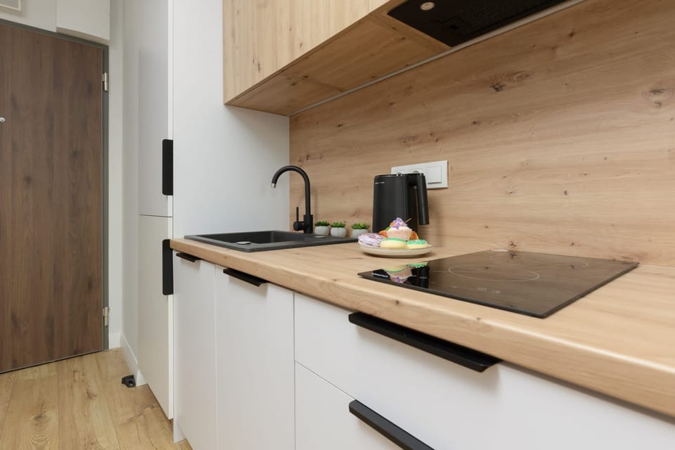 Fully equipped kitchenette. 