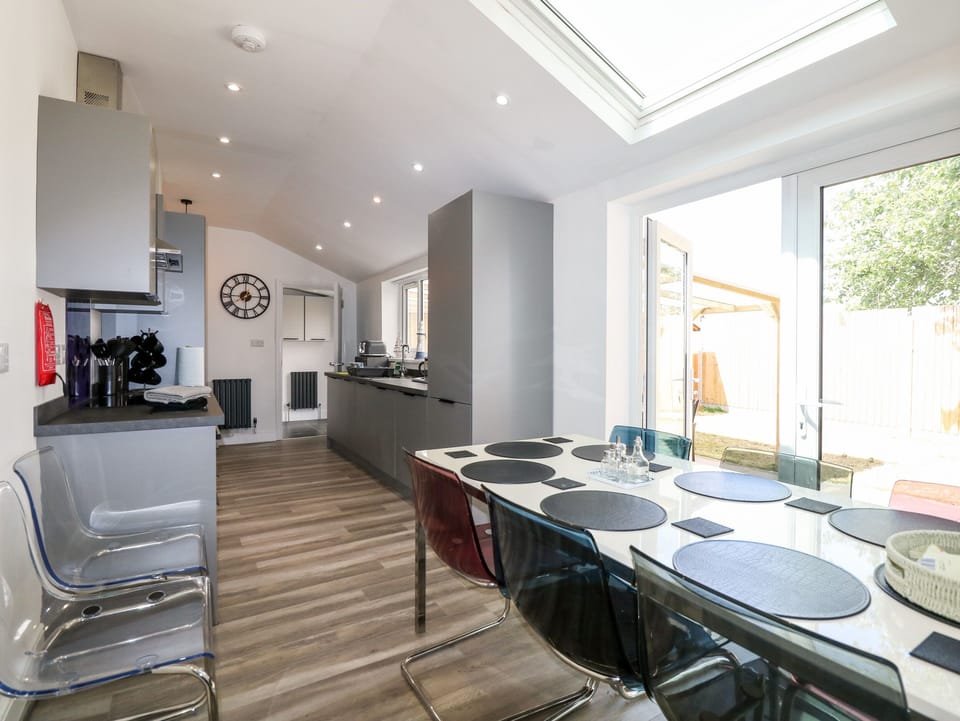Cottage | Private kitchen | Fridge, dishwasher, electric kettle, toaster
