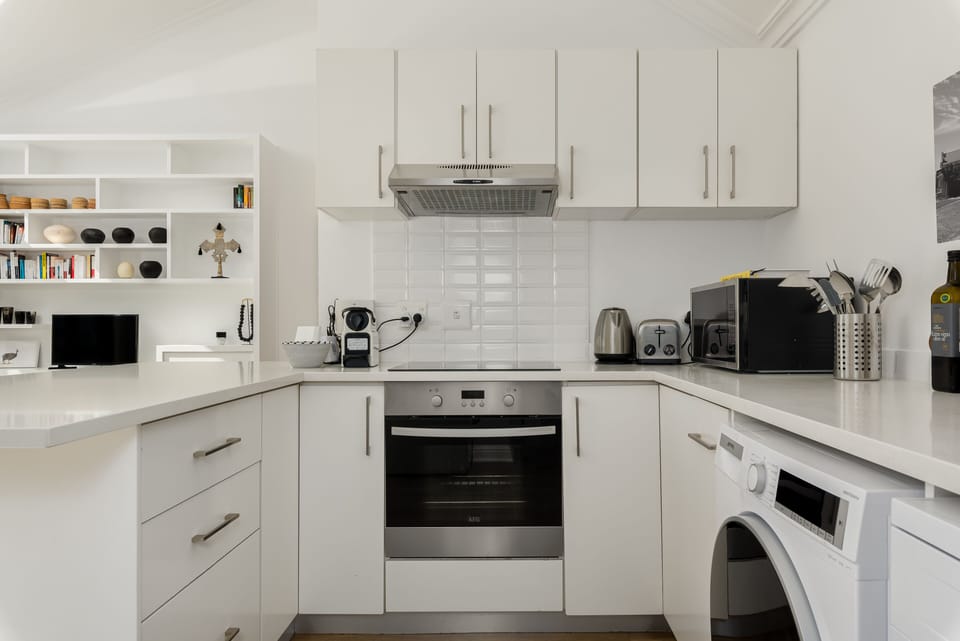 Comfort Apartment | Private kitchen | Fridge, microwave, oven, stovetop