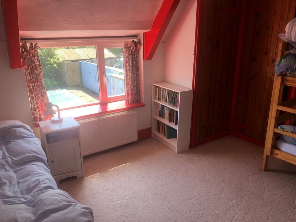 The view from the red bedroom to the swimming pool.