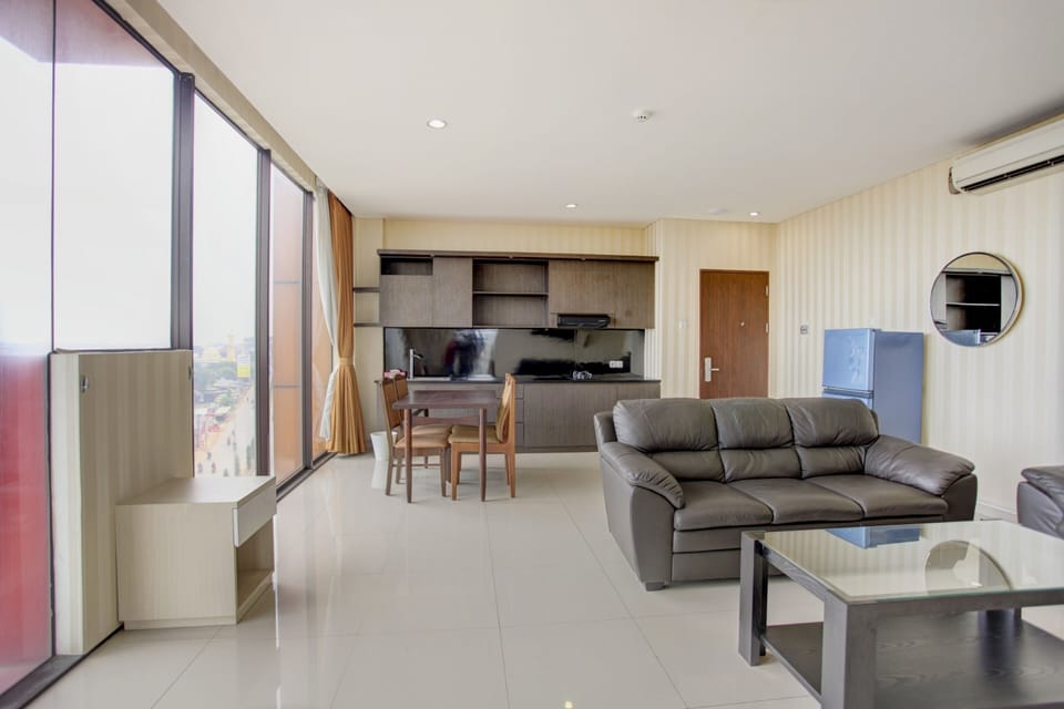 Family Suite | Desk, laptop workspace, free WiFi, bed sheets