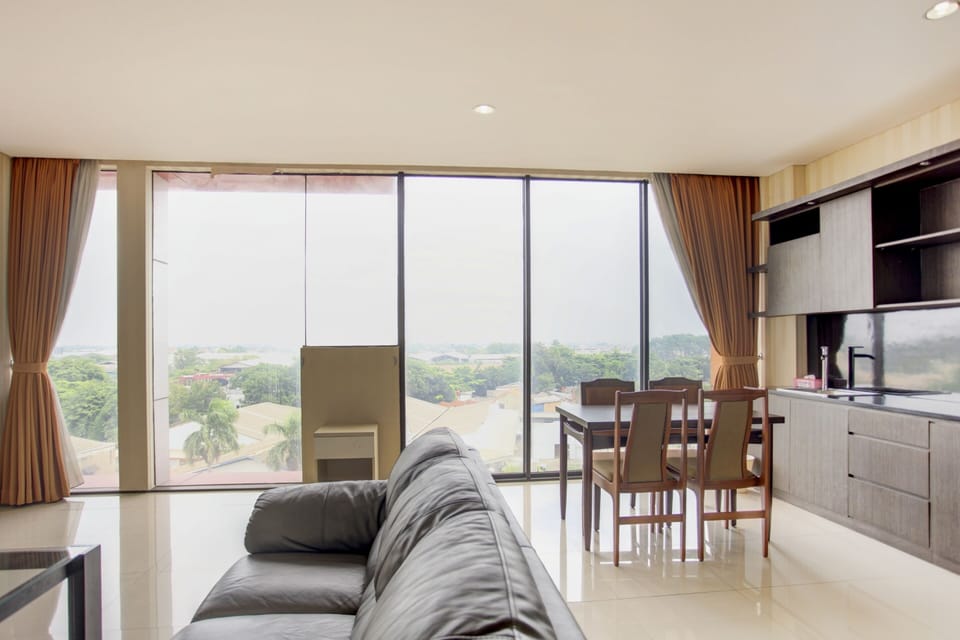 Family Suite | Desk, laptop workspace, free WiFi, bed sheets