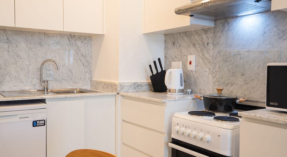 Premium Apartment, 1 Bedroom | Private kitchen | Full-size fridge, microwave, oven, stovetop