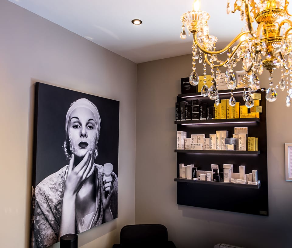 Aromatherapy, facials, reflexology, 1 treatment room