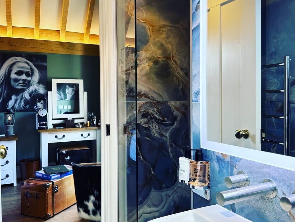 Andress | Bathroom | Designer toiletries, hair dryer, bathrobes, towels