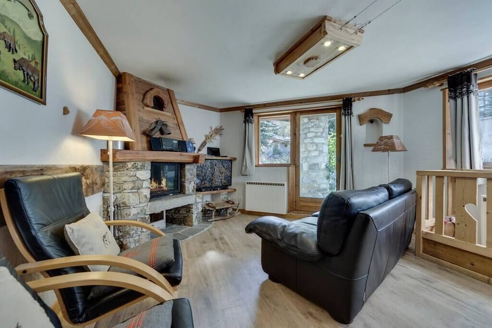 Le salon avec sa Cheminée