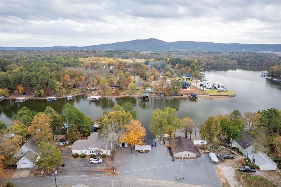 Luxury home right in front of a lake