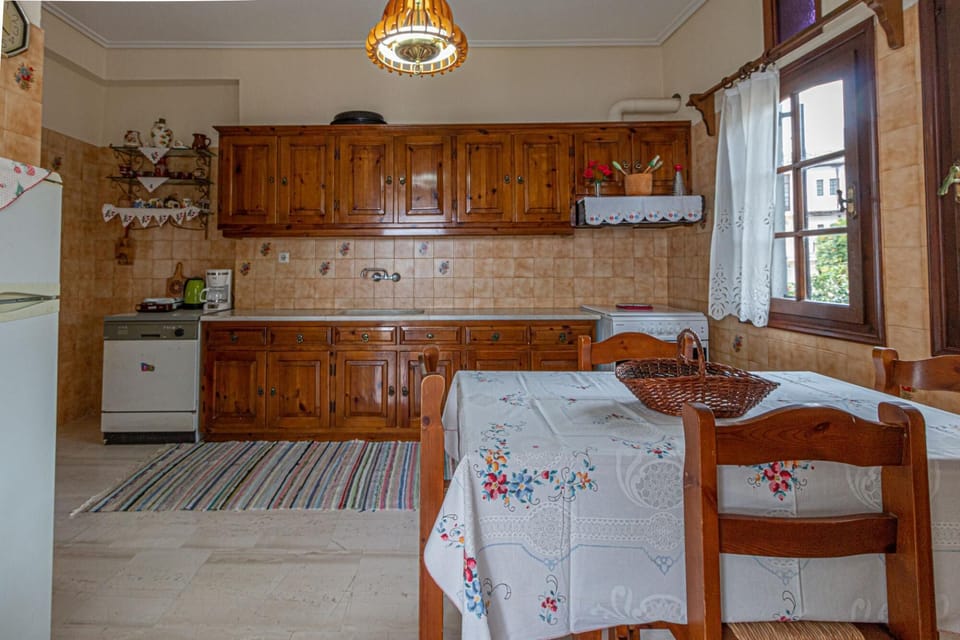 House, Smoking | Private kitchen