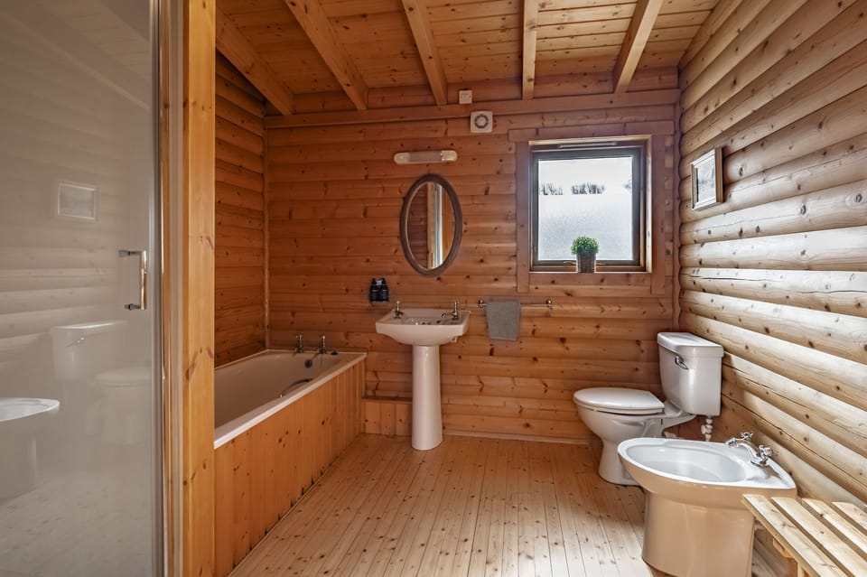 Croft Kincardine main bathroom