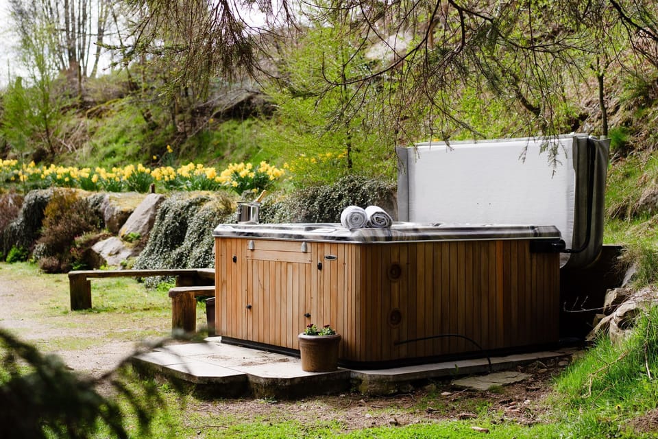 Feshiebridge Cottage hot tub
