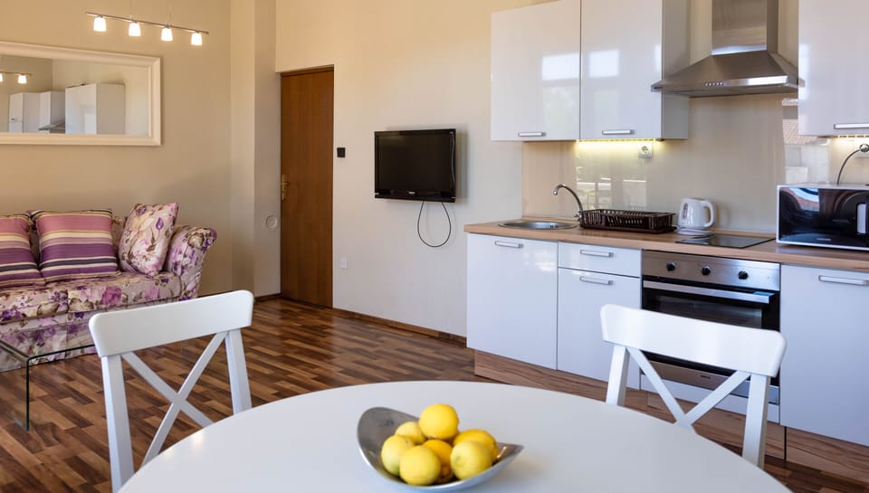 Full equipped kitchen and dining area.