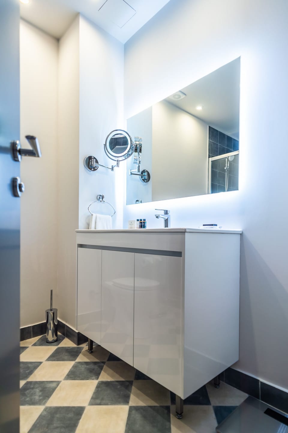 Bathroom With Modern Design