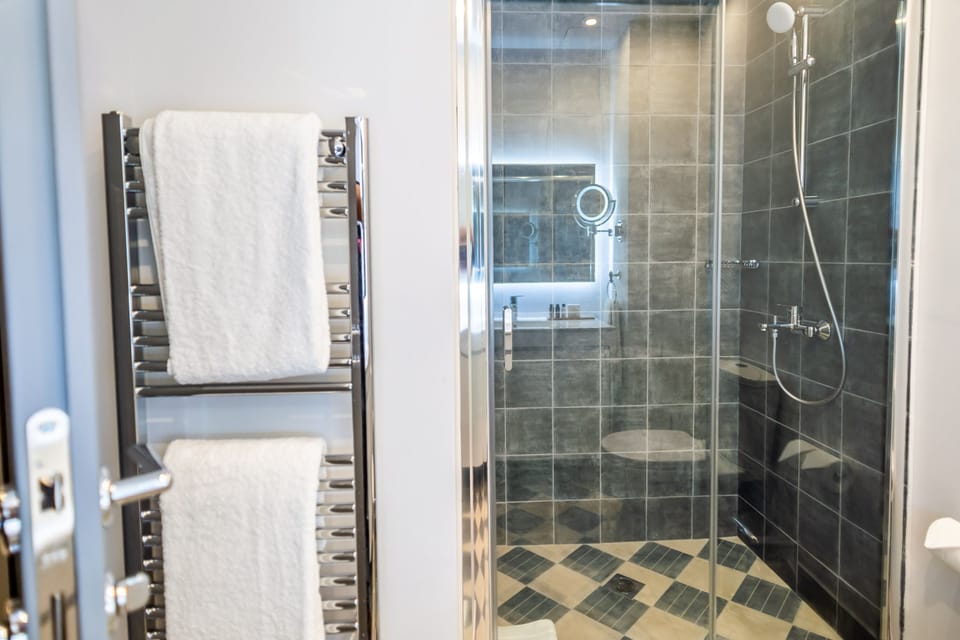 Bathroom With Modern Design
