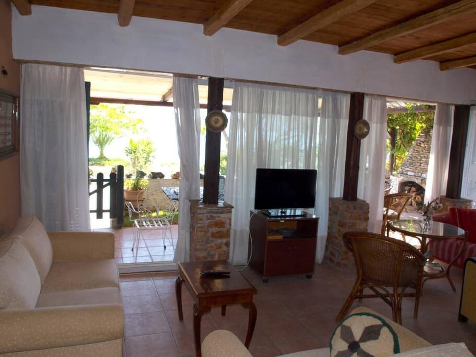 House, Smoking | 2 bedrooms