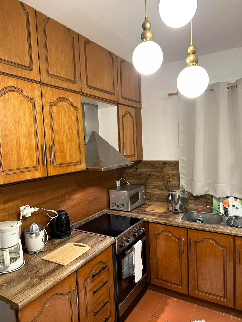 House | 3 bedrooms, desk