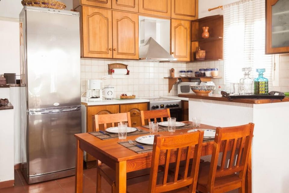 House | 3 bedrooms, desk