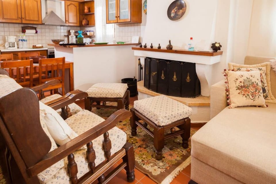 House | 3 bedrooms, desk