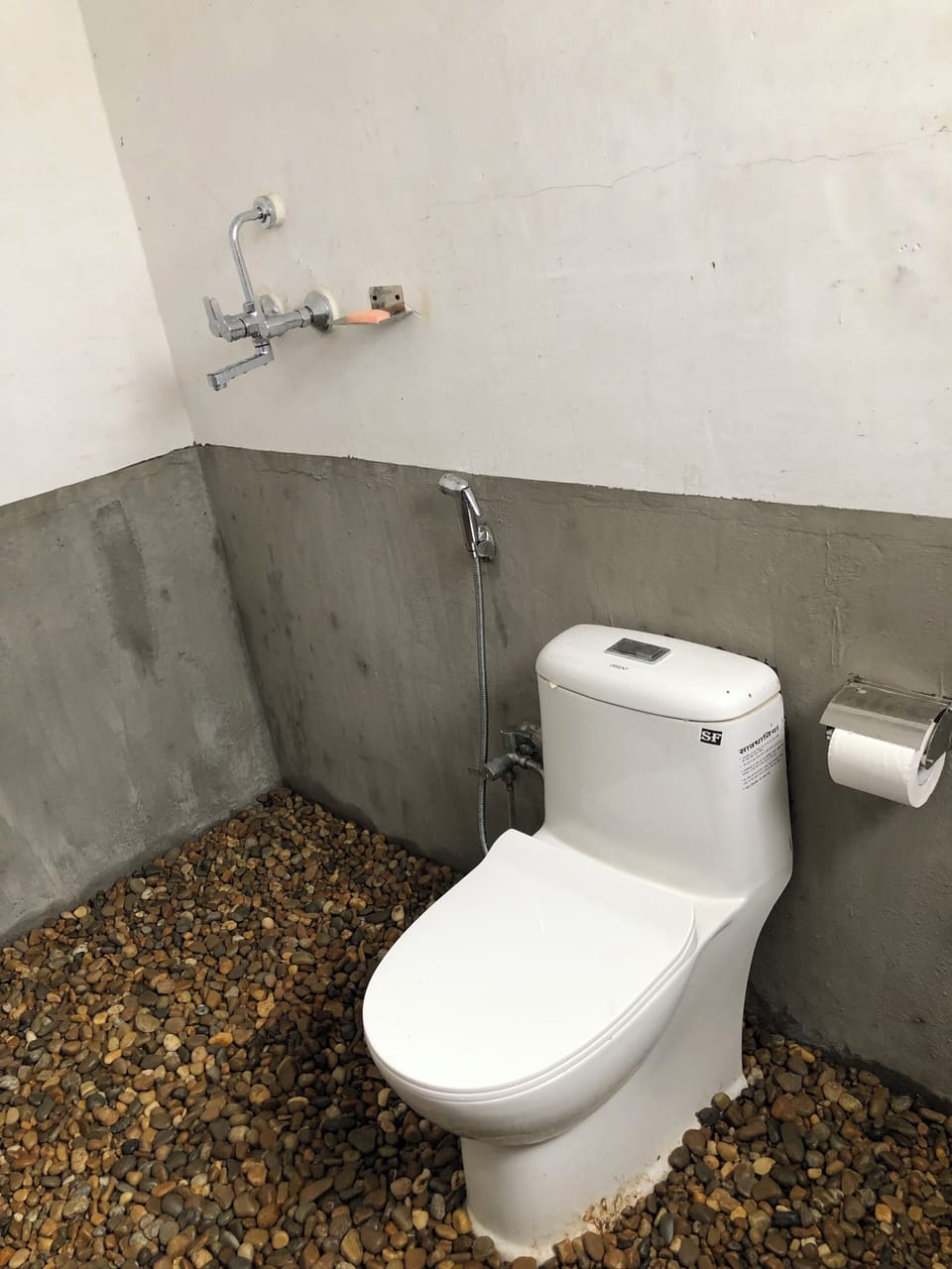 Comfort Chalet | Bathroom | Shower, rainfall showerhead, free toiletries, towels