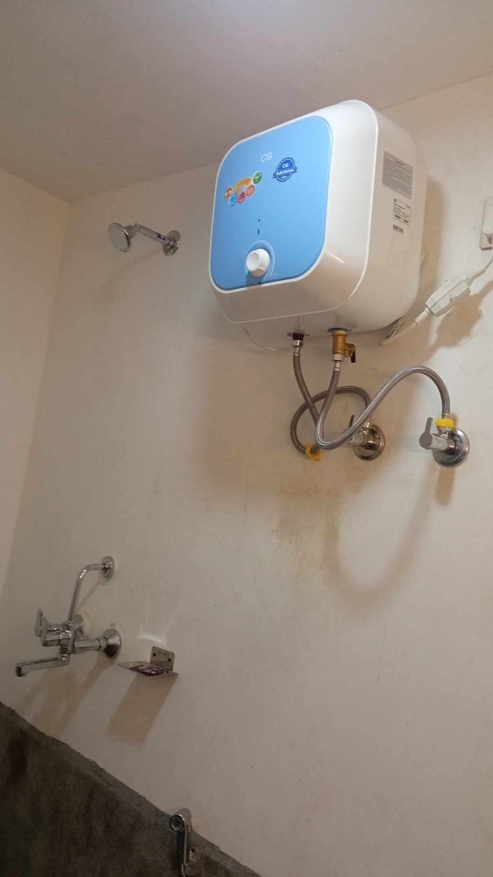 Comfort Chalet | Bathroom | Shower, rainfall showerhead, free toiletries, towels