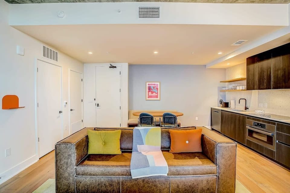 Open living room, kitchen and dining area