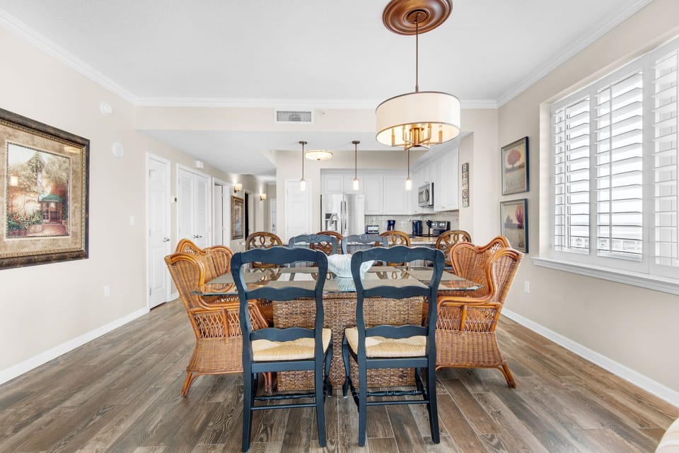 Dining to kitchen view