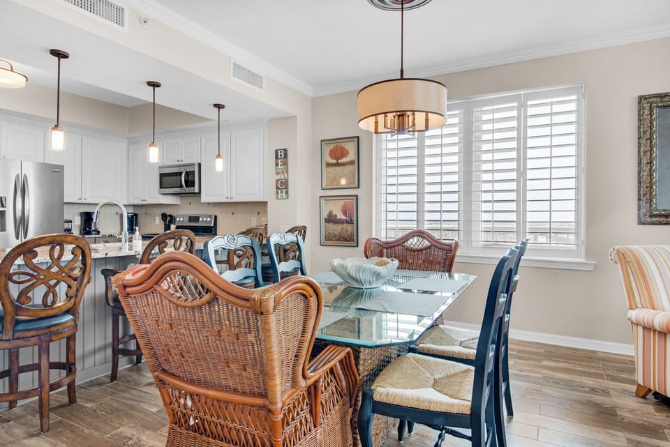 Dining table seating