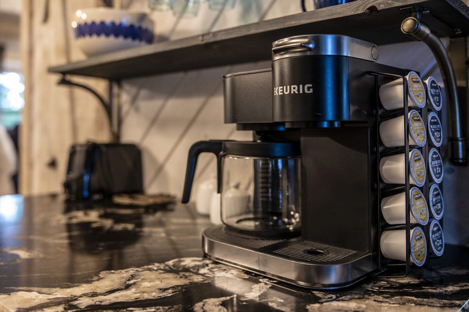 Keurig dual coffee maker - Kcups and drip