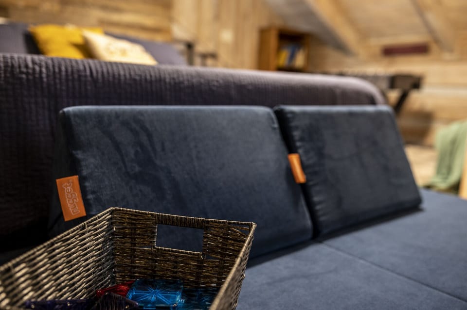 Loft, nugget couch 