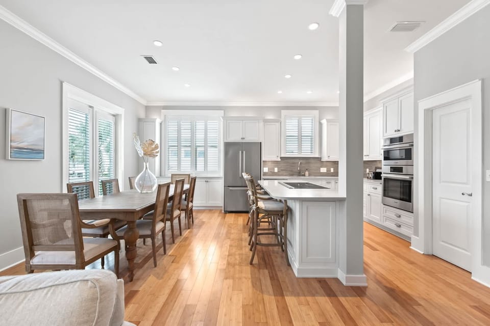 Kitchen & Dining