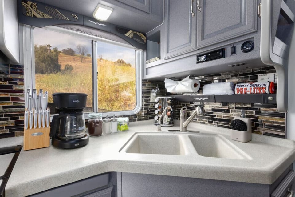 Kitchen Oasis: Cook up memories in a sleek space with stunning views and coffee bar!