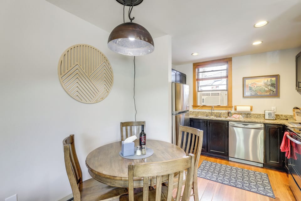 Dining Area | Dishes & Flatware Provided