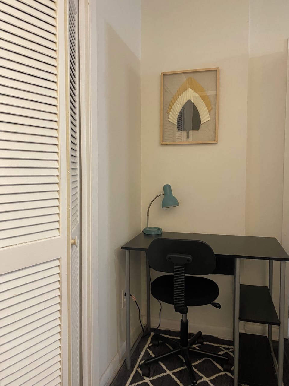 Dedicated work space for laptops and reading