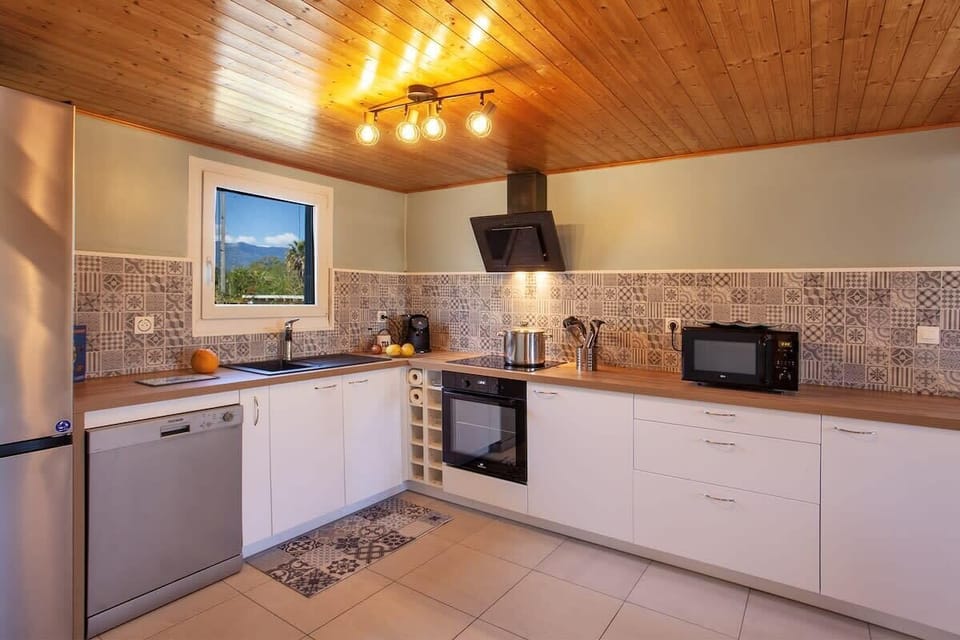 Fully equipped open kitchen