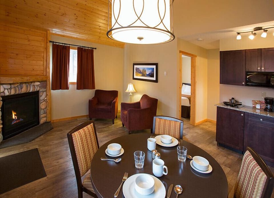 Cabin, 1 Bedroom, Kitchen | In-room dining