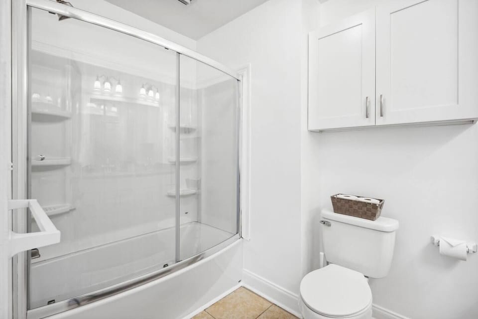 En suite Full Bathroom - Double Sink