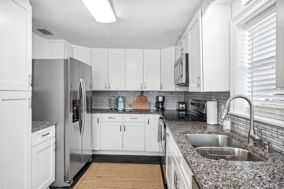Fully Equipped Kitchen!