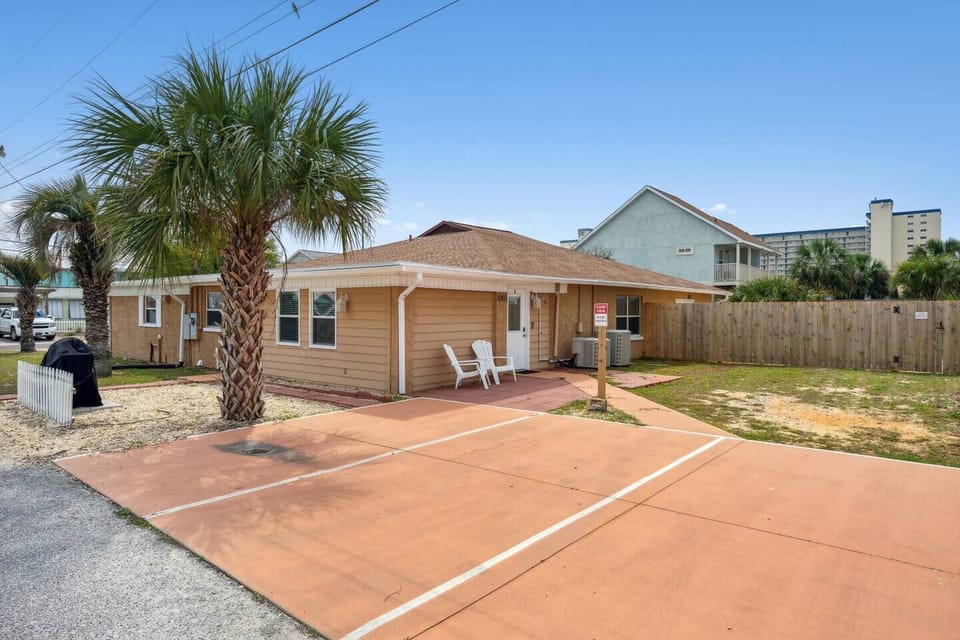 Driveway Parking for 3! Grill! Additional street Parking available