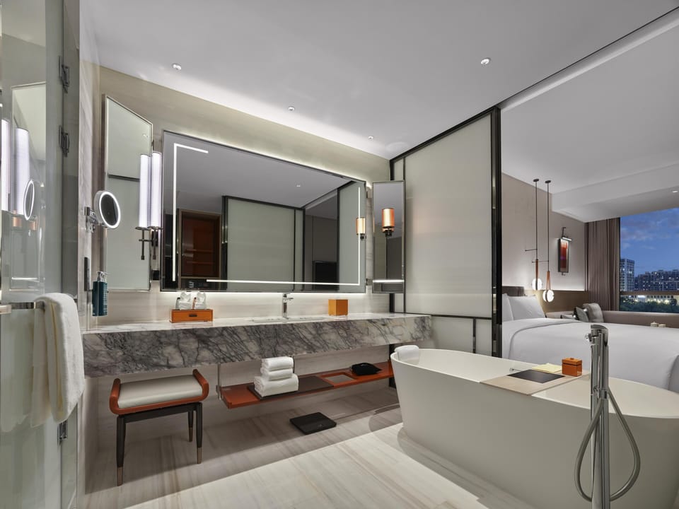 Premium Room, 1 King Bed | Bathroom | Free toiletries, hair dryer, bathrobes, slippers