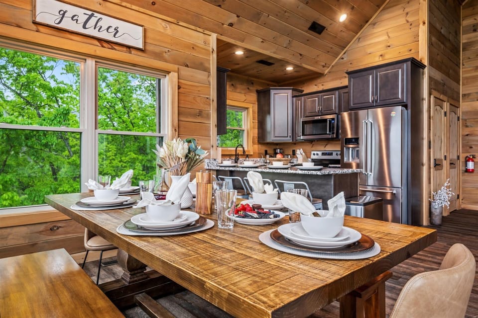 Dish and silverwares complete for your casual dining to celebratory feasts 