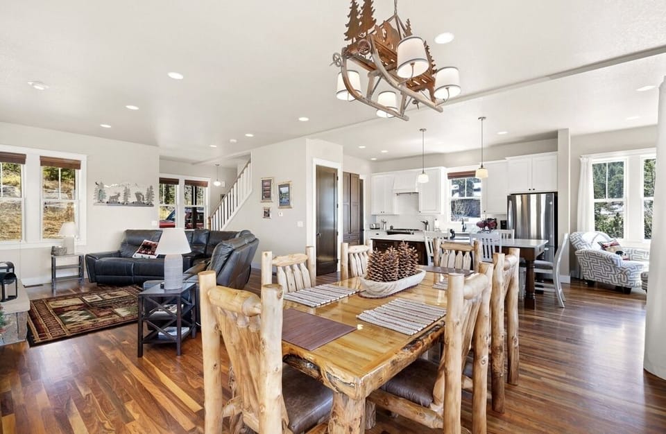The Peppermint Hut is open concept with kitchen, dining and Tv/fireplace room 