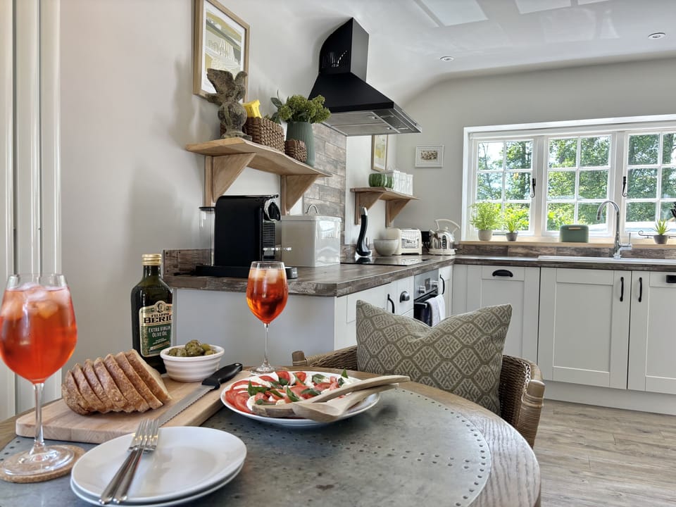 Drovers Run, Forde Abbey, Dorset: Lunch in the comfortable dining area