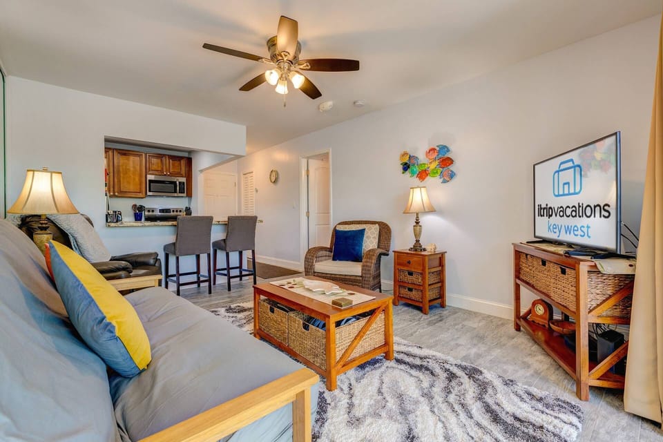 The open concept design allows you to continue your great conversations while on vacation.