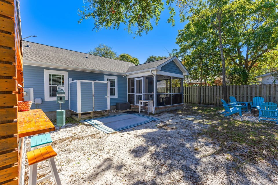 Wider view of the backyard.