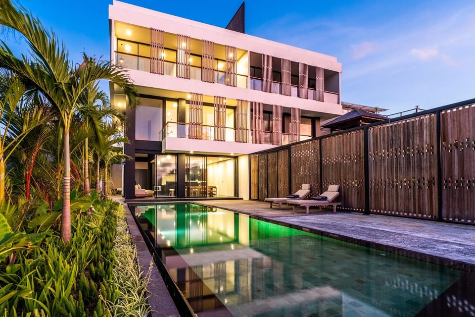 Freya 2 — Exterior, Swimming pool