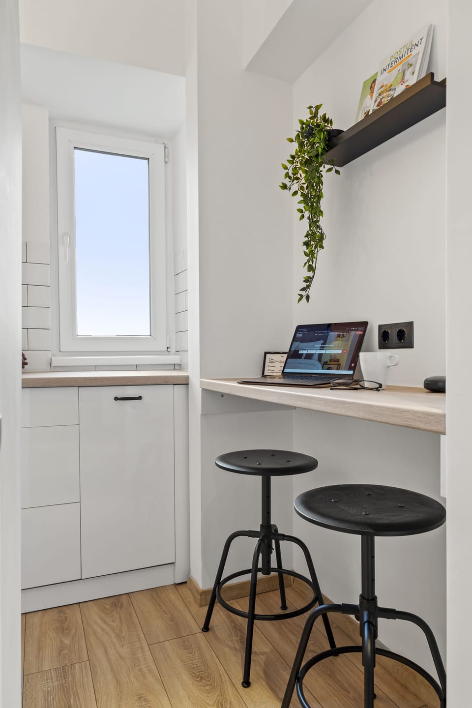 Exclusive Apartment | Private kitchen | Mini-fridge, microwave, cookware/dishes/utensils, cleaning supplies