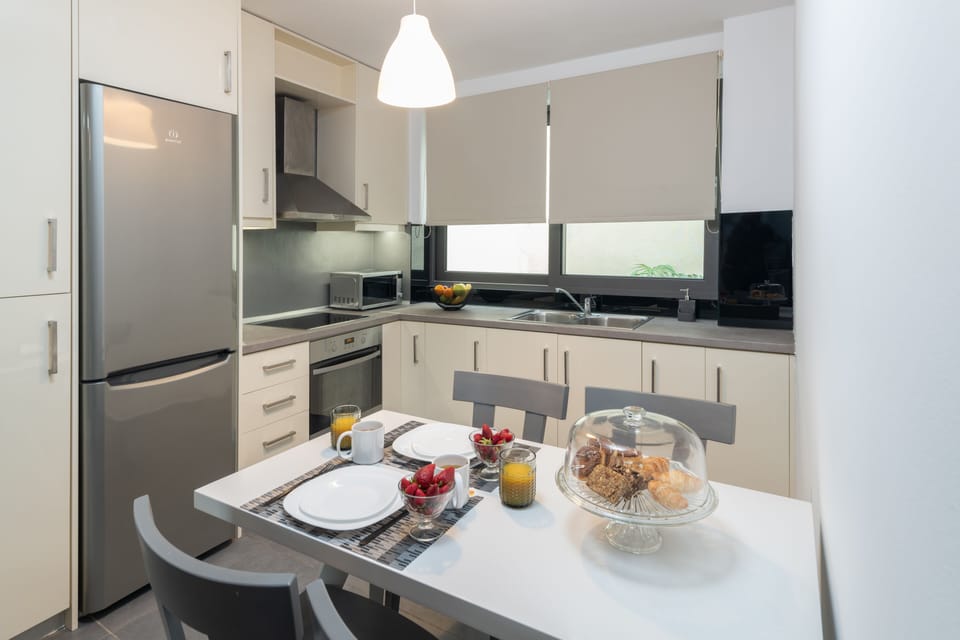 Gallery Apartment | Private kitchen | Full-size fridge, microwave, oven, stovetop