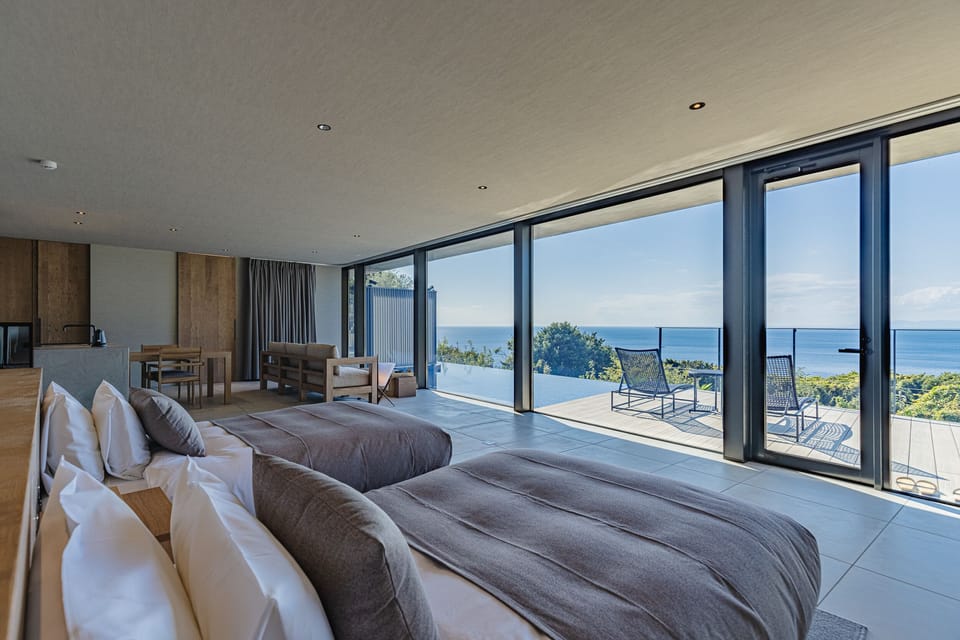 Luxury Twin Room | In-room safe, laptop workspace, blackout drapes, iron/ironing board