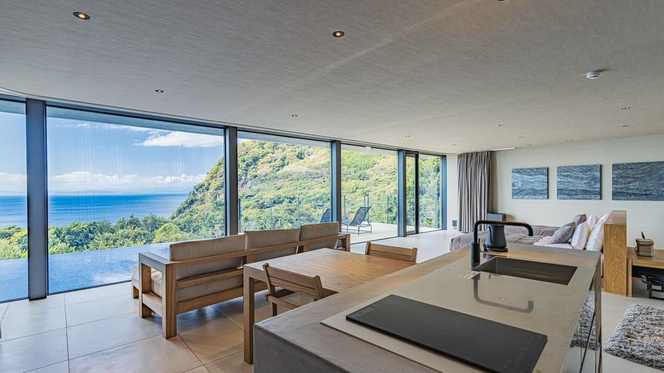Luxury Twin Room | In-room safe, laptop workspace, blackout drapes, iron/ironing board