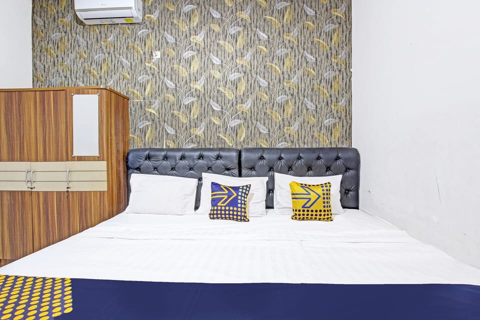 Economy Triple Room | Desk, free WiFi, bed sheets